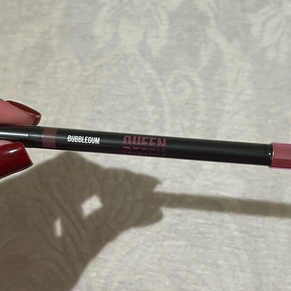 Queen Cosmetics On Lock lip liner in Bubblegum - Picture 2 of 3